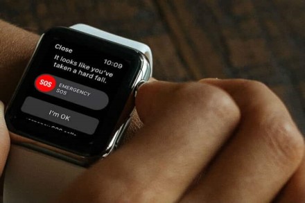 „Apple Watch“ išgelbėjo du jūroje skęstančius irkluotojus