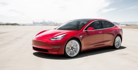 „Model 3“ elektromobilis © „Tesla “