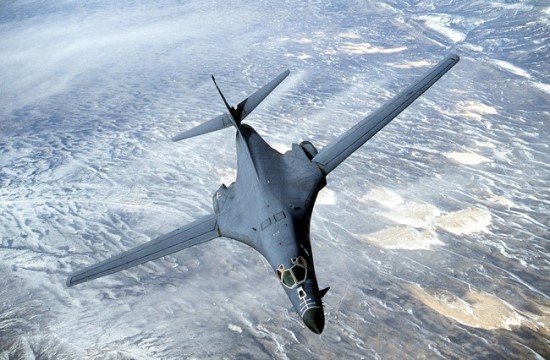 B-1B su visiškai ištiestais sparnais © commons.wikimedia.org