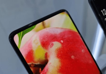 „Oppo“ nepaliauja stebinti – pademonstravo įspūdingą telefoną su ekrane įmontuota kamera „Oppo“ nepaliauja stebinti – pademonstravo įspūdingą telefoną su ekrane įmontuota kamera