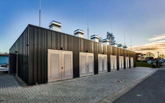 Bordesholmo mieste pastatyta energijos kaupimo sistema, padėjusi pilnai atsijungti nuo bendro elektros tinklo © SMA