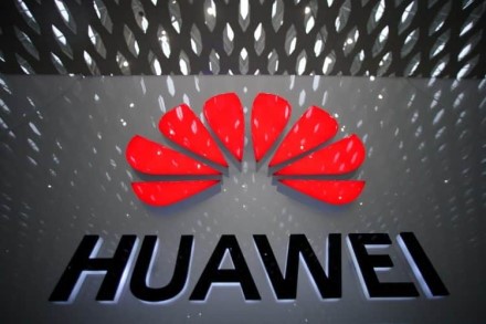 „Huawei“ 2020 m. planuoja atleisti 10 % vadovų