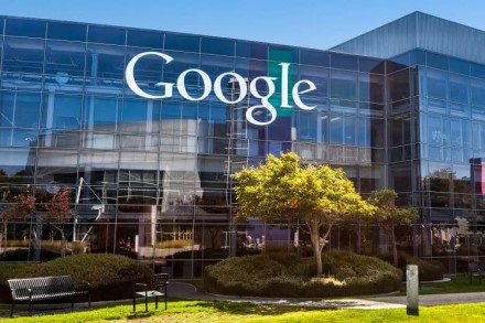 „Google“ valdančios „Alphabet“ kompanijos rinkos vertė pasiekė įspūdingą ribą