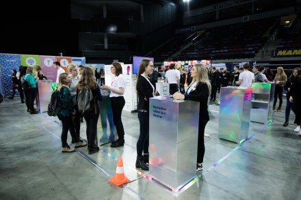 KTU arsenalas studijų mugėje Kaune: nuo virtualios realybės iki kaleidoskopinio-holografinio tunelio KTU arsenalas studijų mugėje Kaune: nuo virtualios realybės iki kaleidoskopinio-holografinio tunelio