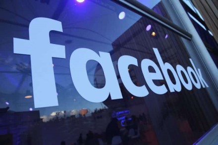 „Facebook“ paskirta beveik € 500 milijonų bauda