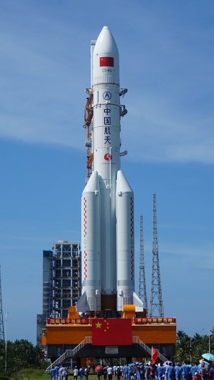 Sunkioji raketa „Long March 5“ Kinijos Wenchang kosmodrome. © „Wikimedia Commons“