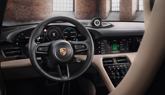 „Porsche Exclusive Manufaktur“ padalinio meistrai ėmėsi „Taycan“ elektromobilių