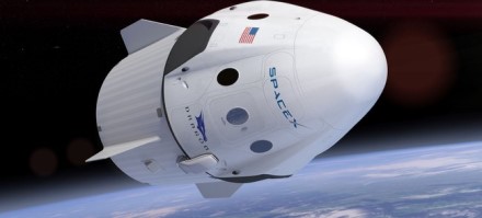 „Crew Dragon“ kapsulėje astronautai keliaus į kosmosą © „SpaceX“