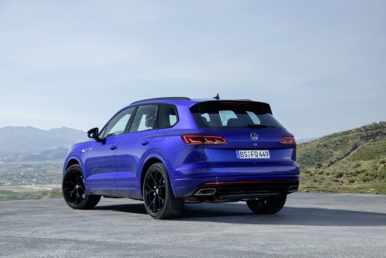 „Volkswagen“ pristatė iš tinklo įkraunamą „Touareg R“ hibridą „Volkswagen“ pristatė iš tinklo įkraunamą „Touareg R“ hibridą