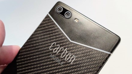 Atsibodo stikliniai telefonai? Viena kompanija gali pasiūlyti kai ką įdomaus Atsibodo stikliniai telefonai? Viena kompanija gali pasiūlyti kai ką įdomaus