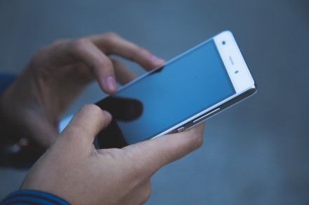 Ant telefono ekrano virusai gali išlikti iki 96 valandų: kaip teisingai valyti įrenginius