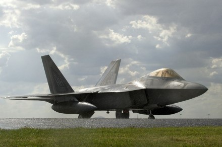 F-22 © commons.wikimedia.org F-22 © commons.wikimedia.org
