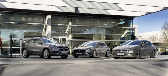 „Mercedes-Benz“ pristato tris naujus įkraunamus hibridinius modelius