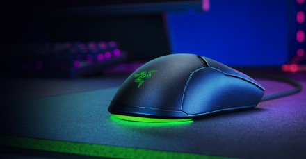 „Razer“ pristatė itin lengvą kompiuterinę pelę žaidimų mėgėjams – „Viper Mini“