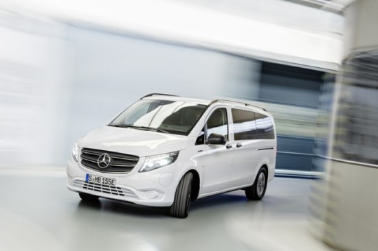 „Mercedes-Benz eVito“ išvaizda beveik nesiskiria nuo burzgiančių šeimos narių. © Gamintojo nuotrauka „Mercedes-Benz eVito“ išvaizda beveik nesiskiria nuo burzgiančių šeimos narių. © Gamintojo nuotrauka