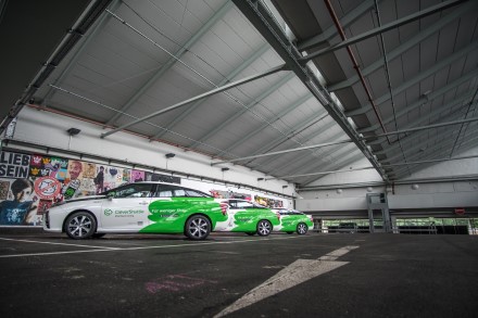 Vokietijoje pavežėjų naudojami „Toyota Mirai“ jau įveikė 5 mln. kilometrų Vokietijoje pavežėjų naudojami „Toyota Mirai“ jau įveikė 5 mln. kilometrų