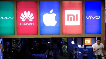 Išmaniųjų telefonų pardavimai krinta įspūdingais tempais Išmaniųjų telefonų pardavimai krinta įspūdingais tempais