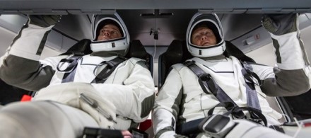 NASA astronautai Bob’as Behnken’as ir Doug’as Hurlei’s bus pirmieji, kurie į kosmosą skris „Crew Dragon“ kapsulėje © NASA NASA astronautai Bob’as Behnken’as ir Doug’as Hurlei’s bus pirmieji, kurie į kosmosą skris „Crew Dragon“ kapsulėje © NASA