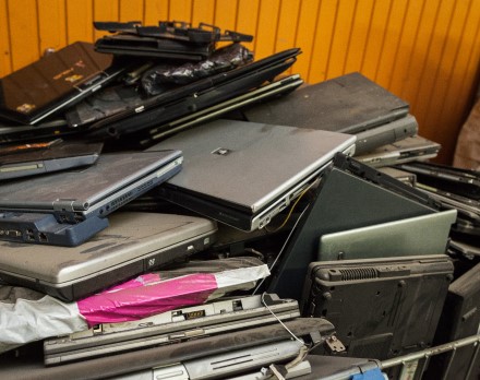 Karantinas apnuogino elektronikos atliekų tvarkymo sektoriaus problemas Karantinas apnuogino elektronikos atliekų tvarkymo sektoriaus problemas