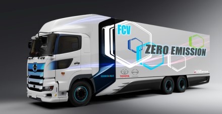 Gamintojų nuotr. / Vandeniliu varomas „Hino Profia“ Gamintojų nuotr. / Vandeniliu varomas „Hino Profia“
