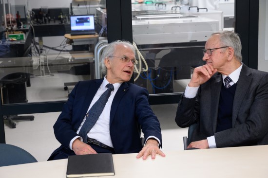 Nobelio fizikos premijos laureatas prof. Ž. Muru ir akad. A. Piskarskas dalinasi įžvalgomis apie lazerių raidą (nuotr. autorius Nailas Garejevas) Nobelio fizikos premijos laureatas prof. Ž. Muru ir akad. A. Piskarskas dalinasi įžvalgomis apie lazerių raidą (nuotr. autorius Nailas Garejevas)