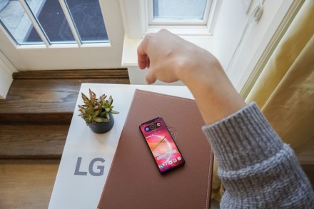 LG užfiksavo rekordinį ketvirtį, tačiau telefonų pardavimai ir toliau stringa