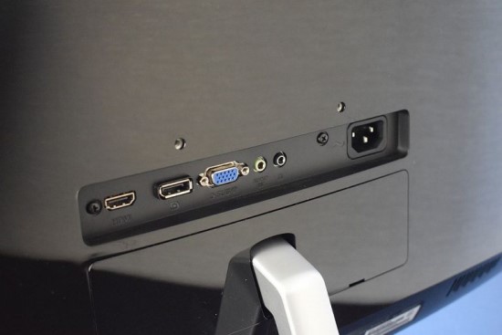 „Philips 328E9FJAB“ – stilingas ir įperkamas „Philips 328E9FJAB“ – stilingas ir įperkamas