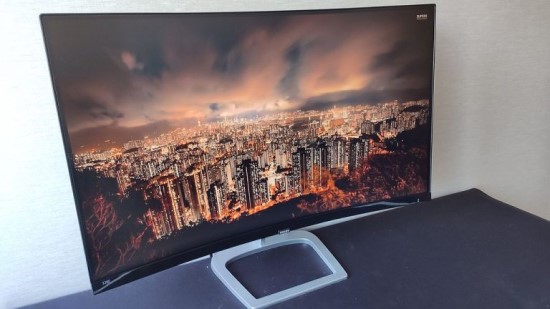 „Philips 328E9FJAB“ – stilingas ir įperkamas „Philips 328E9FJAB“ – stilingas ir įperkamas