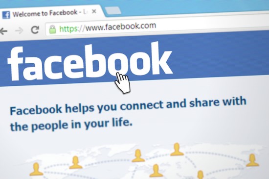 Dezinformacijos ir neapykantos žinutes „Facebook“ šalins padedant ir dirbtiniam intelektui