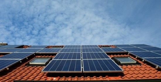 Saulės elektrinės ant visuomeninių pastatų: paklausa auga trigubai