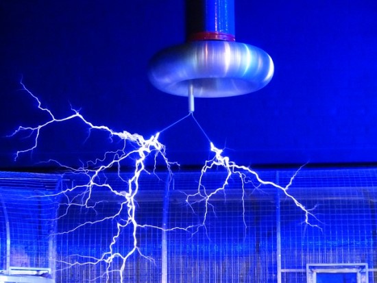 Spalvingas Nikola Tesla gyvenimas: sukūrė daugybę išradimų, tačiau mirė būdamas skurdžiumi