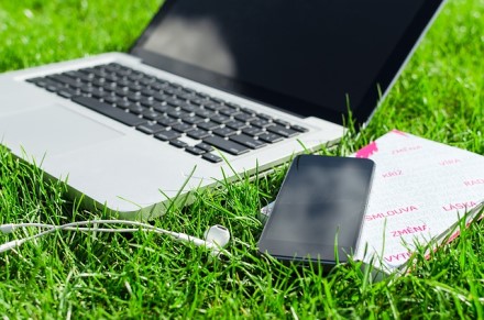 Prikelkite savo seną telefoną antram gyvenimui: nuo belaidės pelės iki išorinės kameros Prikelkite savo seną telefoną antram gyvenimui: nuo belaidės pelės iki išorinės kameros