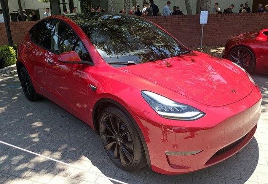 „Model Y“ – pirmasis „Tesla“ automobilis su šilumos siurbliu