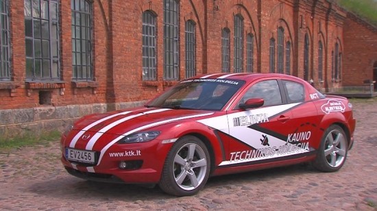 Studentų pasididžiavimas – pačių rankomis sukurtas „Mazda RX8“ elektromobilis