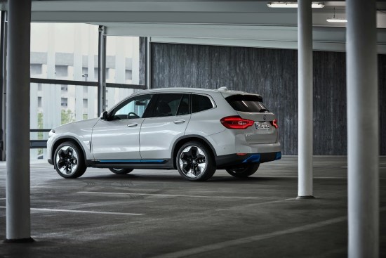 „BMW iX3“. Gamintojo nuotr.