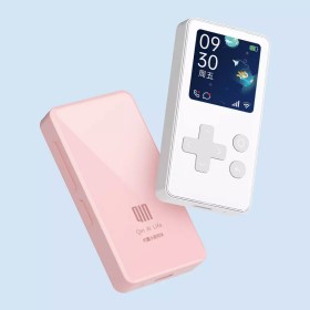 „Xiaomi“ pristatė biudžetinį telefoną, panašų į žaidimų konsolę „Xiaomi“ pristatė biudžetinį telefoną, panašų į žaidimų konsolę