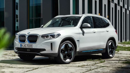 BMW pristatė savo pirmąjį elektrinį visureigį „iX3“