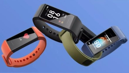 „Xiaomi“ pristatė dar pigesnę „Mi Band 4C“ apyrankę