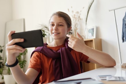 Kaip telefoną lengvai paruošti kurtiesiems ar neregiams?