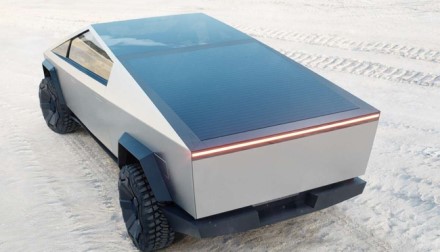 Keista forma neleis patogiai prieiti prie „Cybertruck“ krovinių kėbulo iš šono © Gamintojo nuotrauka Keista forma neleis patogiai prieiti prie „Cybertruck“ krovinių kėbulo iš šono © Gamintojo nuotrauka