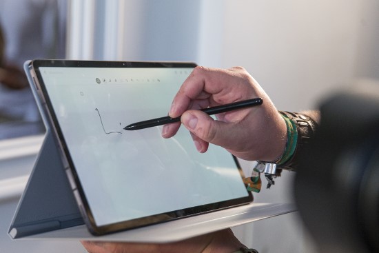 Pristatyta kompiuteriui nenusileidžianti planšetė „Galaxy Tab S7“