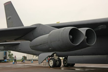 B-52 turi aštuonis „Pratt & Whitney“ turboventiliatorinius variklius© Ronnie Macdonald (CC BY 2.0) | commons.wikimedia.org