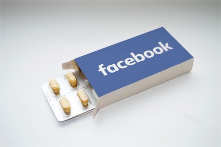 Gydytojai: „Facebook“ algoritmai kelia grėsmę visuomenės sveikatai