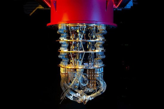 Kvantinis kompiuteris Google laboratorijoje Kalifornijoje © „Google AI Quantum“, James Crawford nuotr.