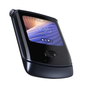 „Motorola“ pristatė atnaujintą sulenkiamą telefoną: patobulintos savybės, 5G palaikymas ir keturženklė kaina