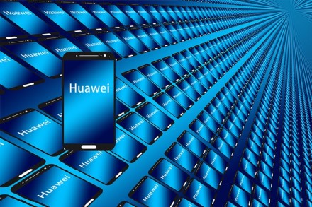 Tereikia vos vieno žingsnio, kad „Huawei“ atsisakytų telefonų verslo