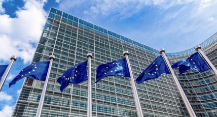 EK siekia kontroliuoti technologijų gigantus Europoje EK siekia kontroliuoti technologijų gigantus Europoje