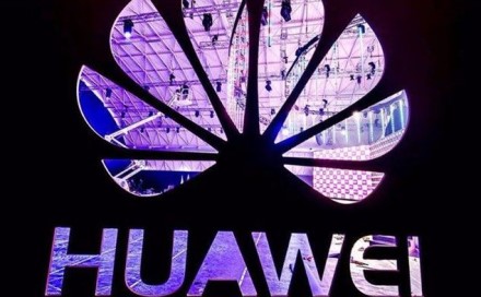 „Huawei“ taip lengvai nepasiduos: prispausta sankcijų gamins kompiuterius