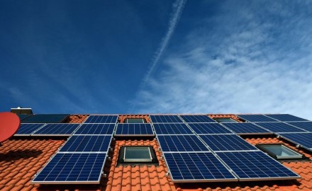 Jau galima teikti paraiškas ir gauti finansavimą saulės elektrinėms įsirengti ir seniems šildymo katilams pasikeisti