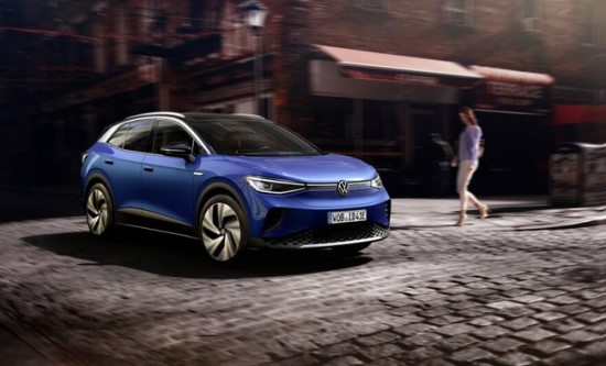 „Volkswagen“ pristatė savo pirmąjį elektrinį visureigį „ID.4“